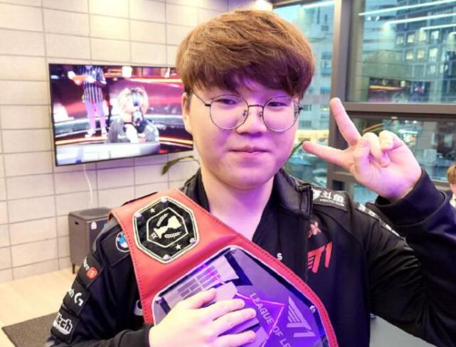 的竞争中脱 的竞争中脱